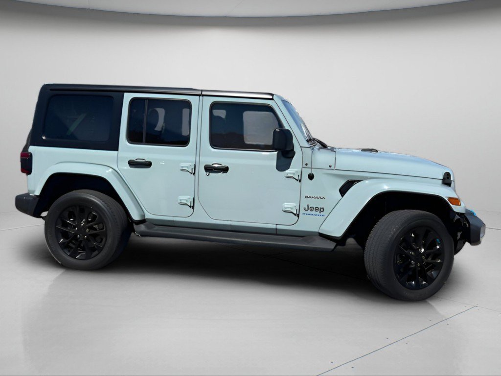 Used 2023 Jeep Wrangler Unlimited Sahara AWD/4WD image 4
