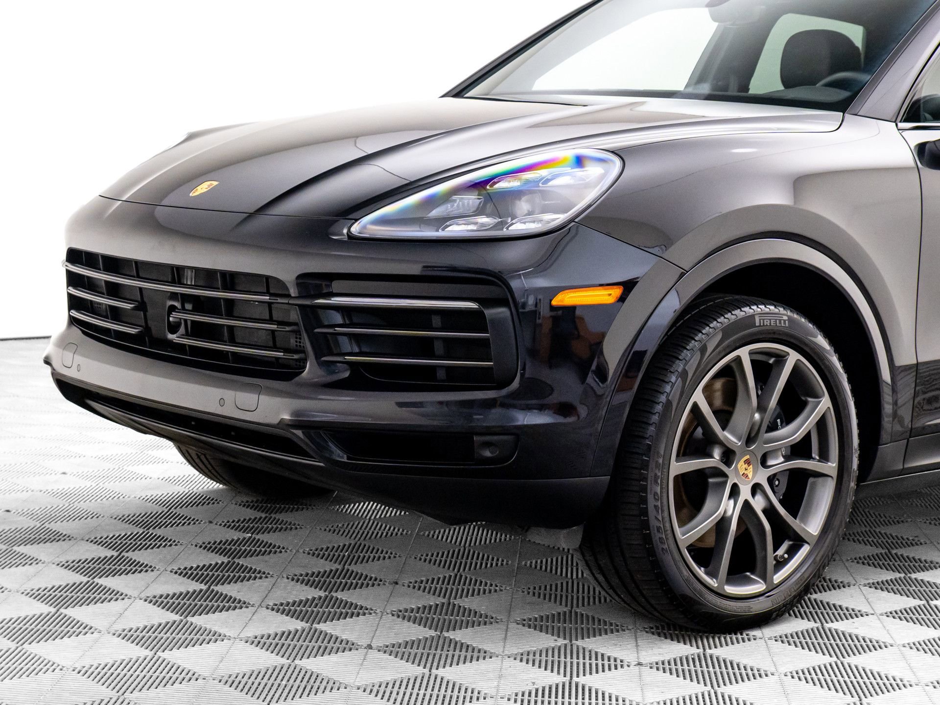 Certified 2022 Porsche Cayenne Platinum Edition image 37