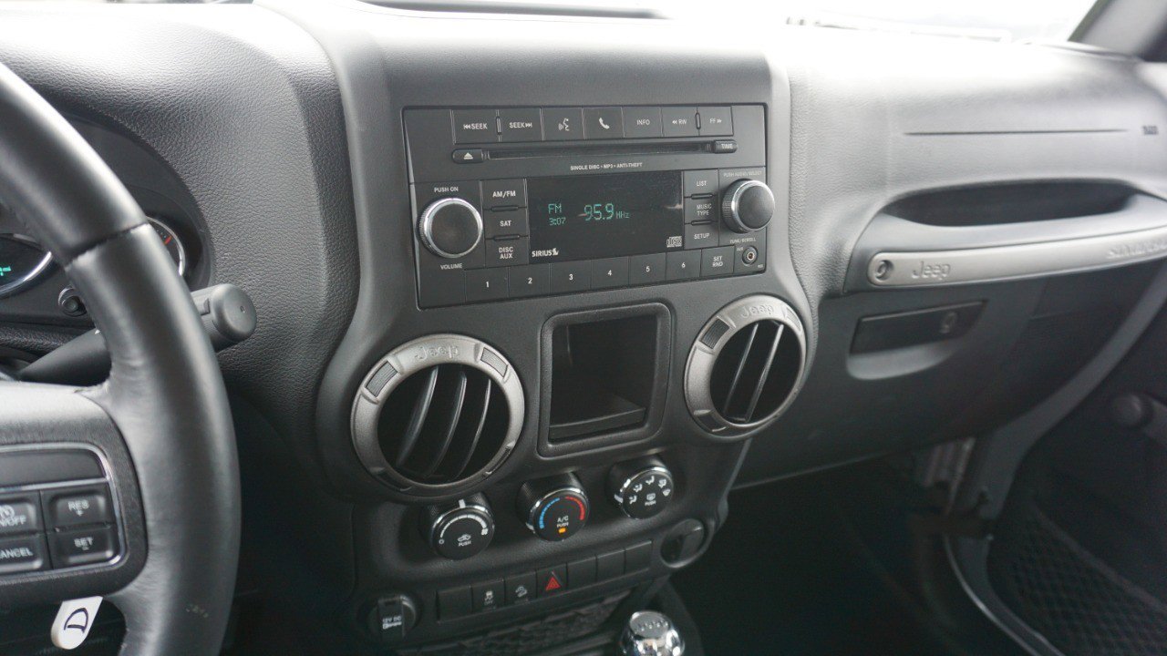 Used 2016 Jeep Wrangler Unlimited Sport w/ Connectivity Group image 17