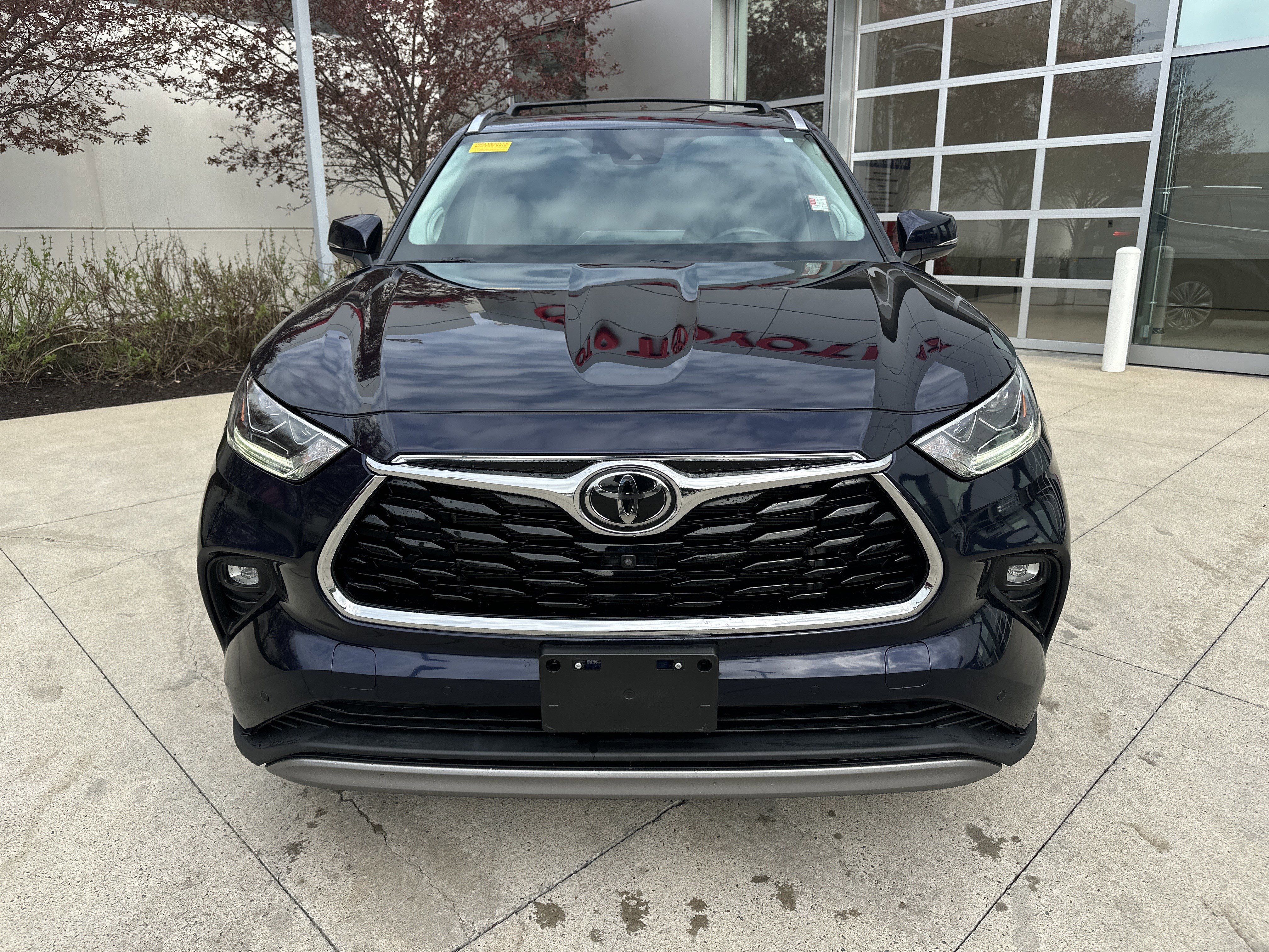 Used 2022 Toyota Highlander Platinum image 3