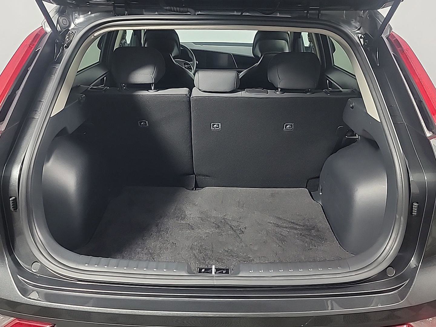 Used 2025 Kia Niro LX image 9