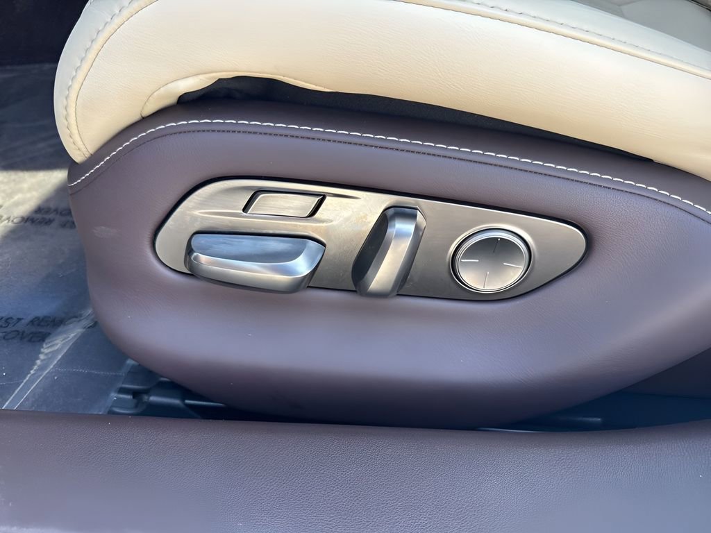 Used 2018 Lexus LS 500h w/ Luxury Package RWD image 10