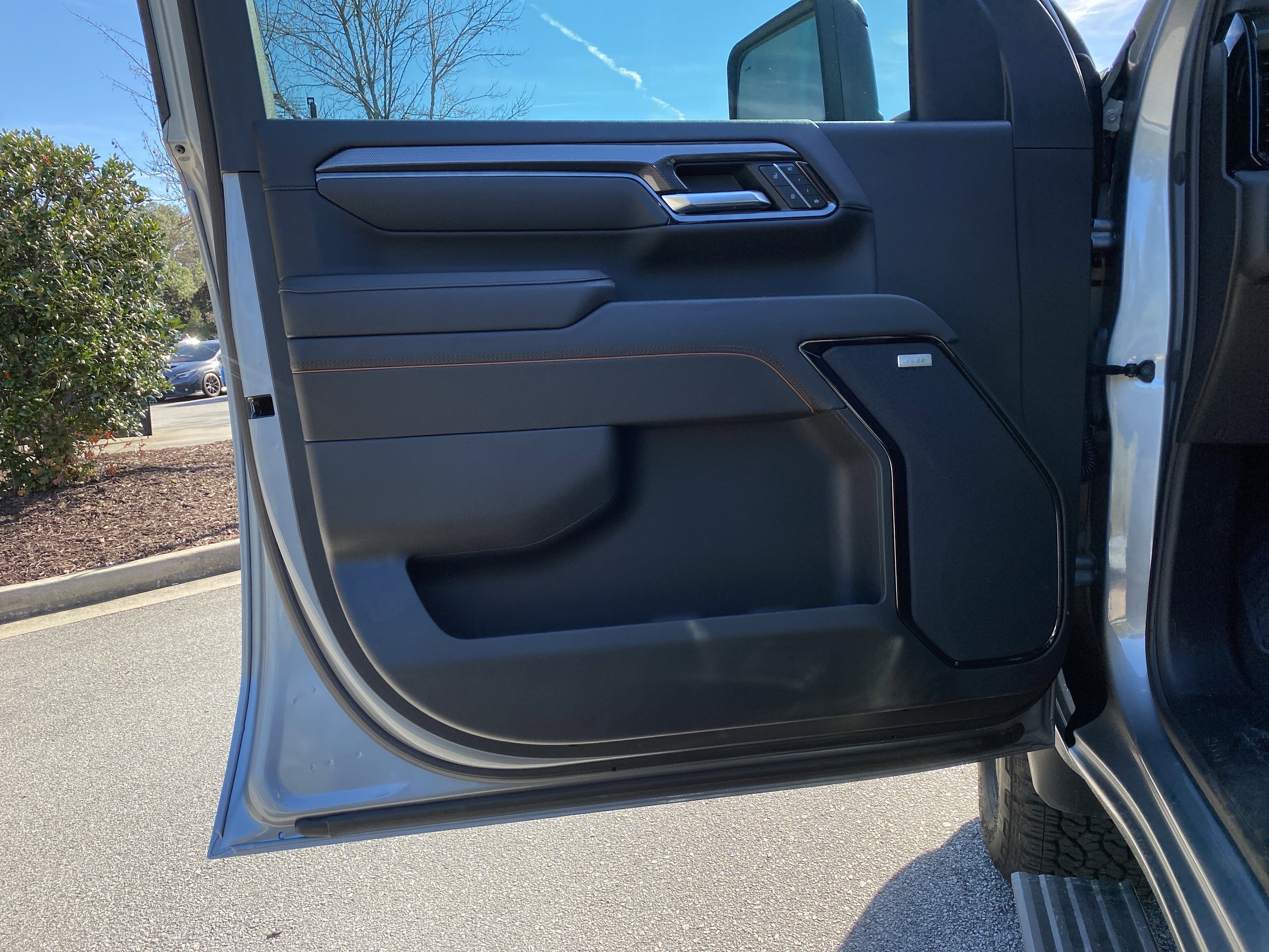 Used 2025 GMC Sierra 2500 AT4 w/ AT4 Premium Plus Package image 13