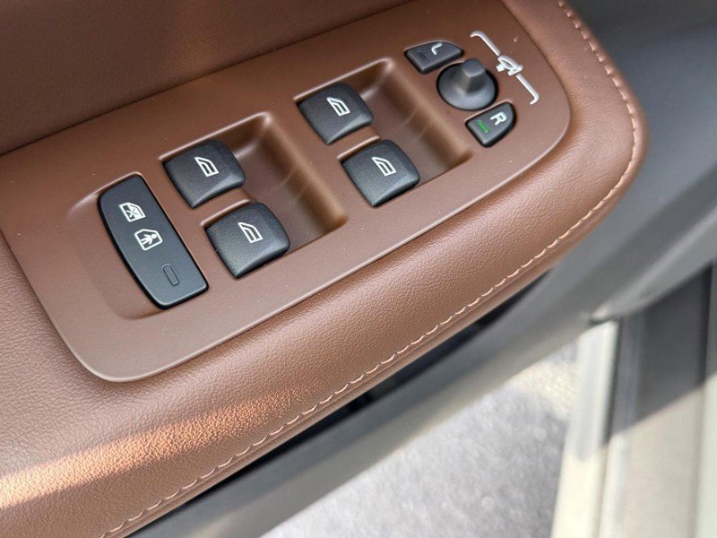 New 2026 Volvo V60 B5 Cross Country Ultra w/ Climate Package image 9