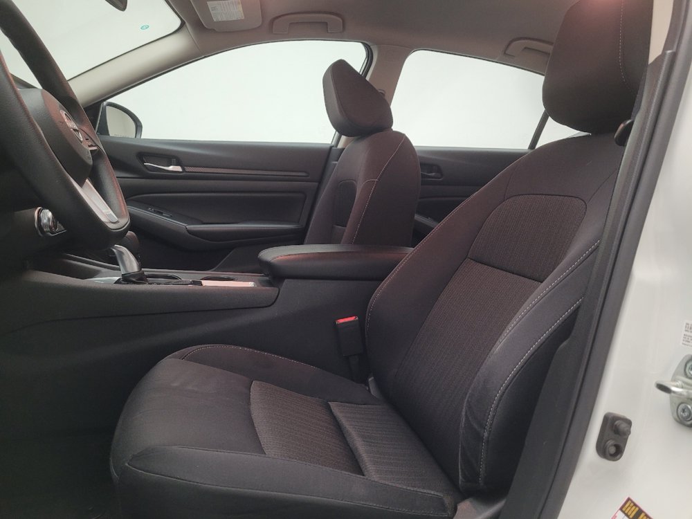 Used 2025 Nissan Altima 2.5 SV FWD image 17
