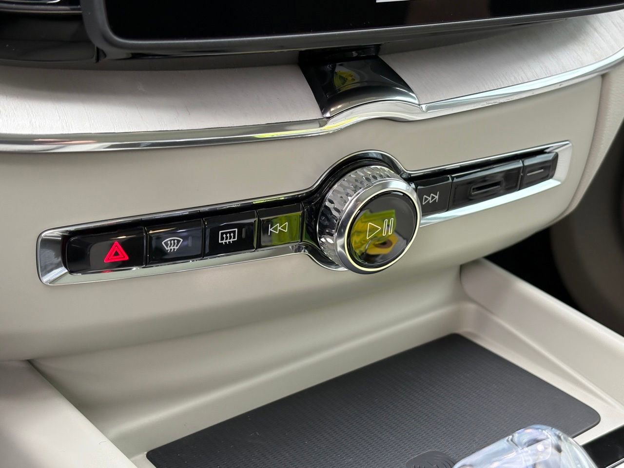 New 2026 Volvo XC60 B5 Ultra w/ Protection Package Premier image 16