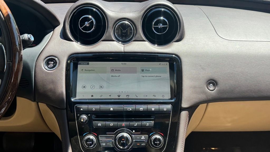 Used 2018 Jaguar XJ L Portfolio RWD image 10