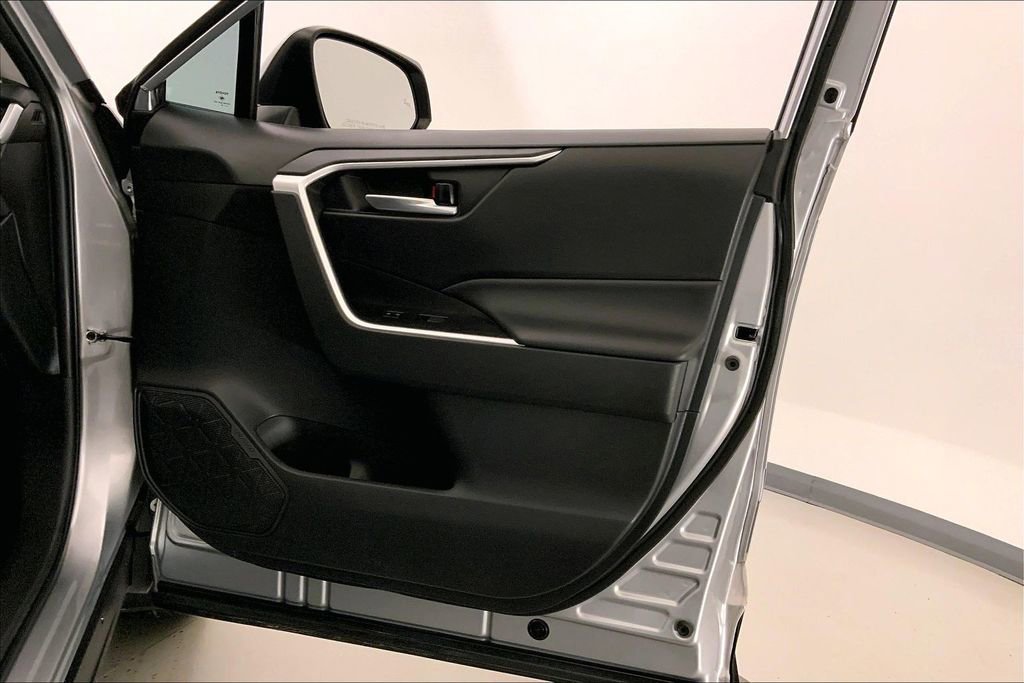 Used 2023 Toyota RAV4 XLE Premium image 25