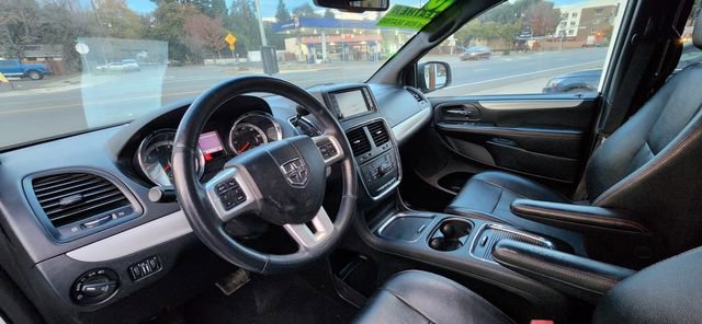 Used 2016 Dodge Grand Caravan R/T w/ Driver Convenience Group image 2