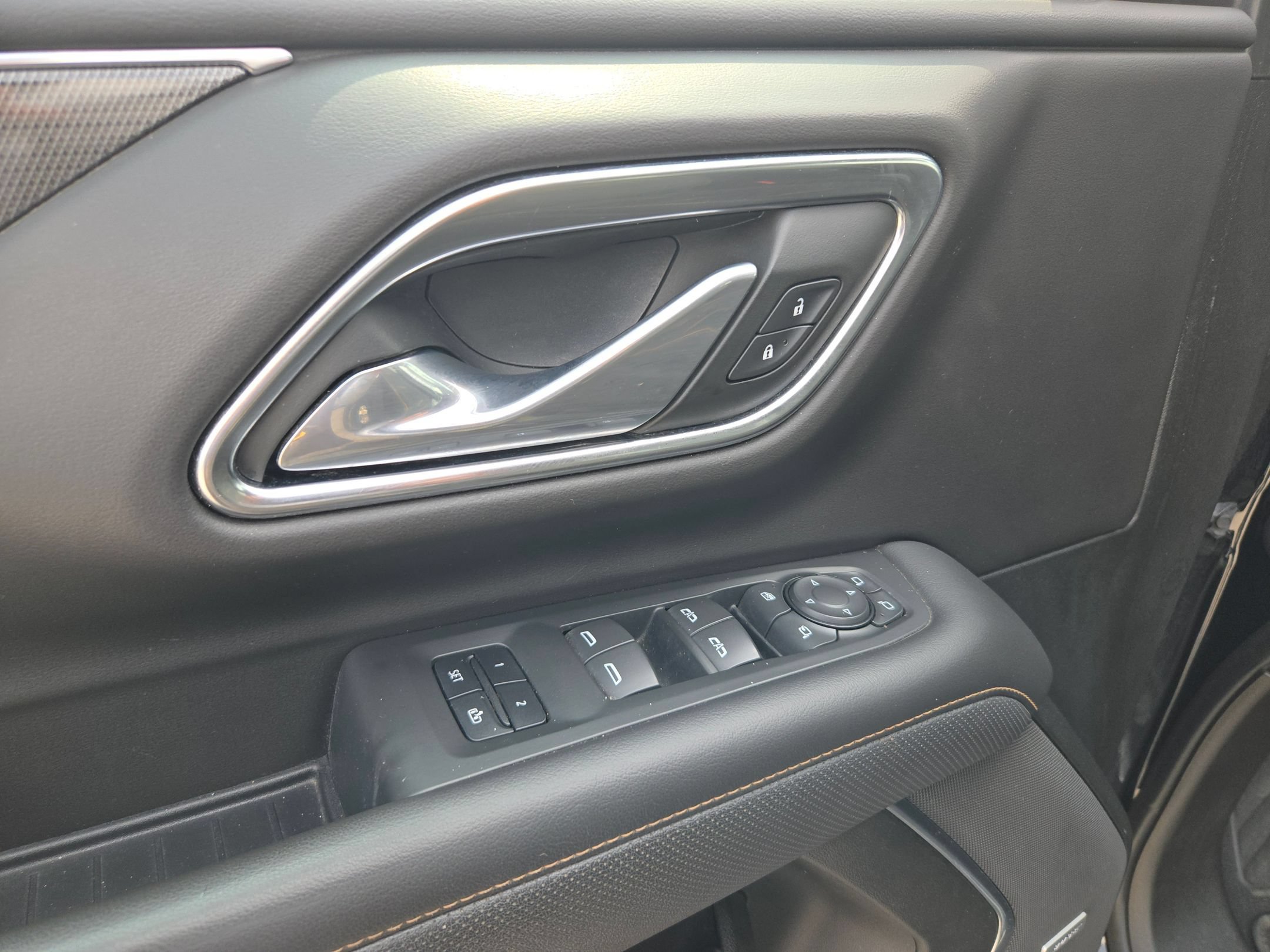Used 2021 GMC Yukon XL AT4 w/ AT4 Premium Package AWD/4WD image 12