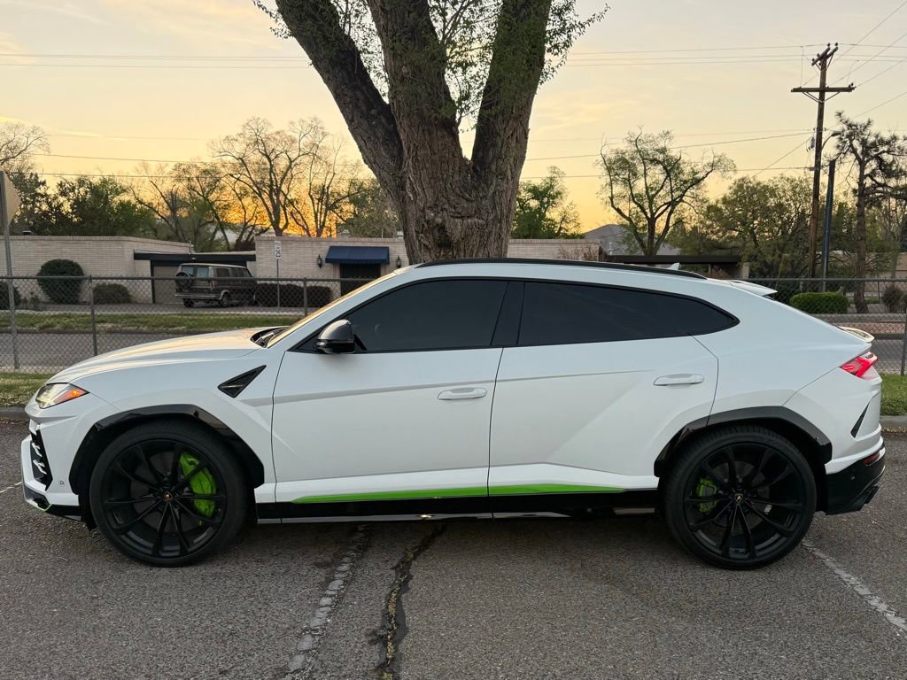 Used 2020 Lamborghini Urus AWD/4WD image 11