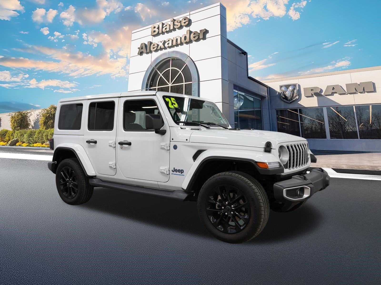 Used 2025 Jeep Wrangler Sahara AWD/4WD image 1