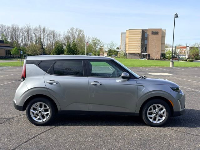 Used 2025 Kia Soul LX w/ LX Technology Package FWD image 6