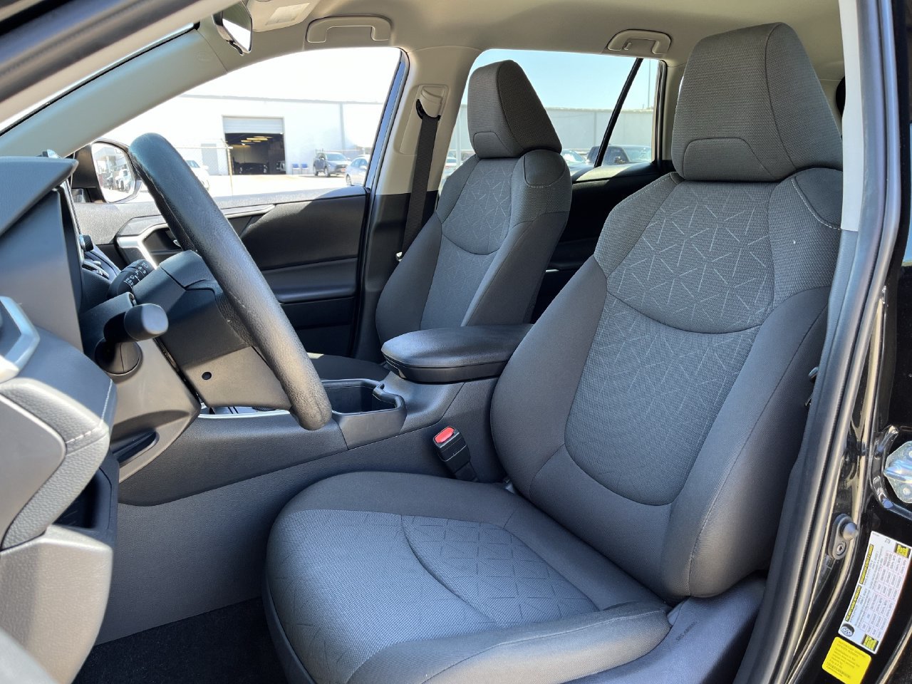 Used 2025 Toyota RAV4 XLE AWD/4WD image 23