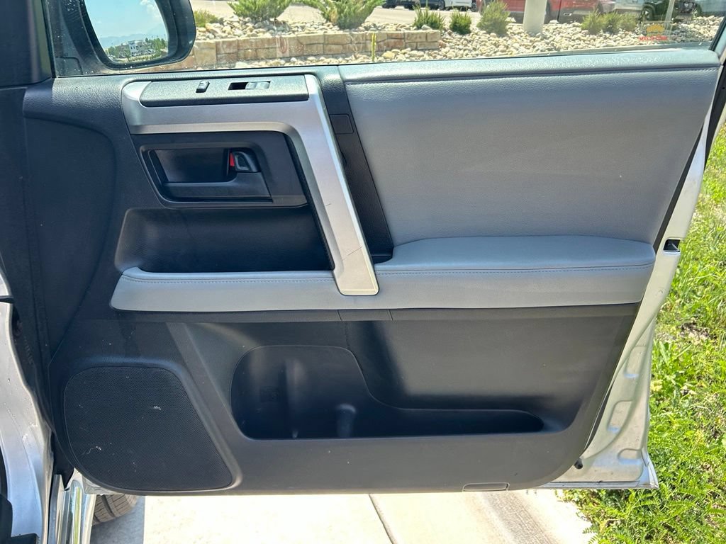 Used 2012 Toyota 4Runner SR5 AWD/4WD image 31