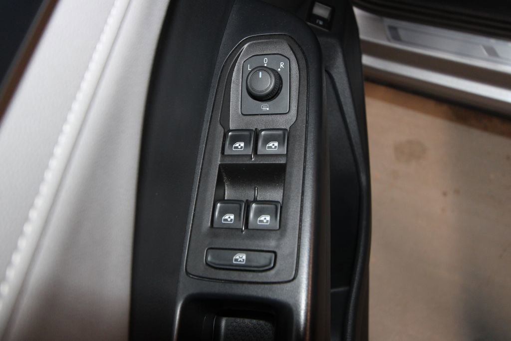 Used 2024 Volkswagen Taos SE image 6