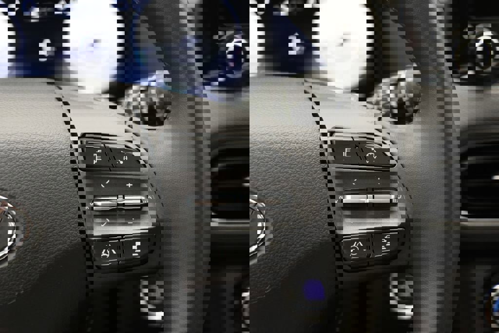 Used 2023 Hyundai Kona Limited w/ Cargo Package image 21