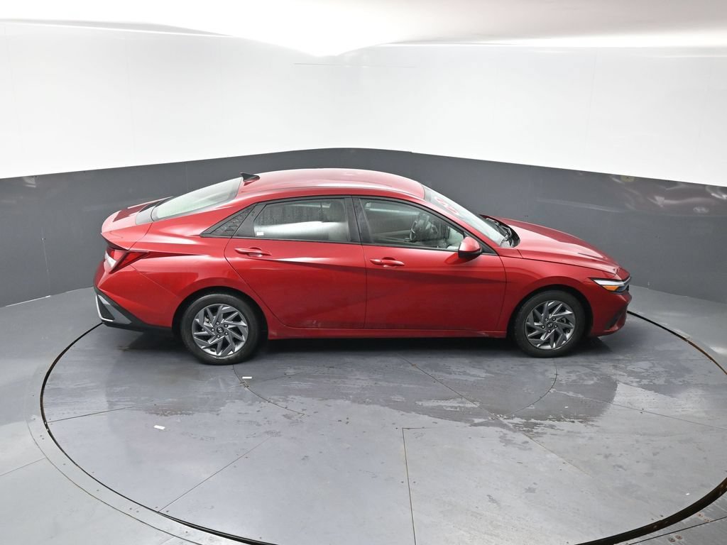 Used 2024 Hyundai Elantra SEL FWD image 40