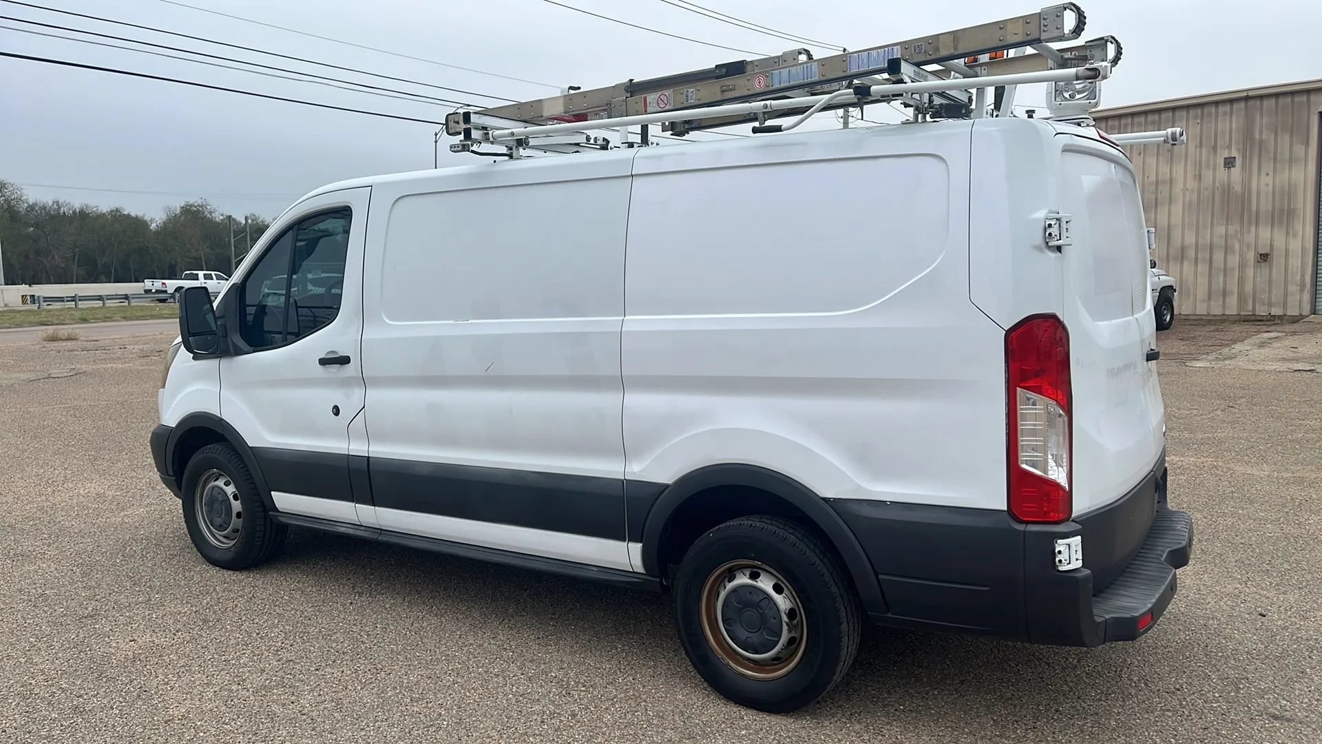 Used 2015 Ford Transit 250 130 Low Roof RWD image 2