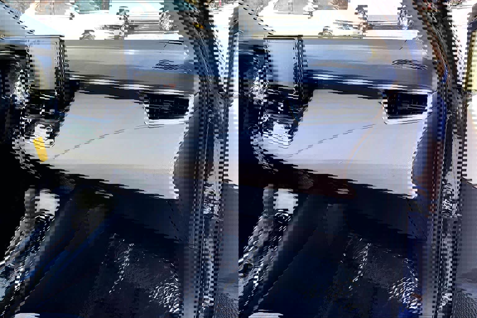 Used 2022 Toyota Corolla LE image 18