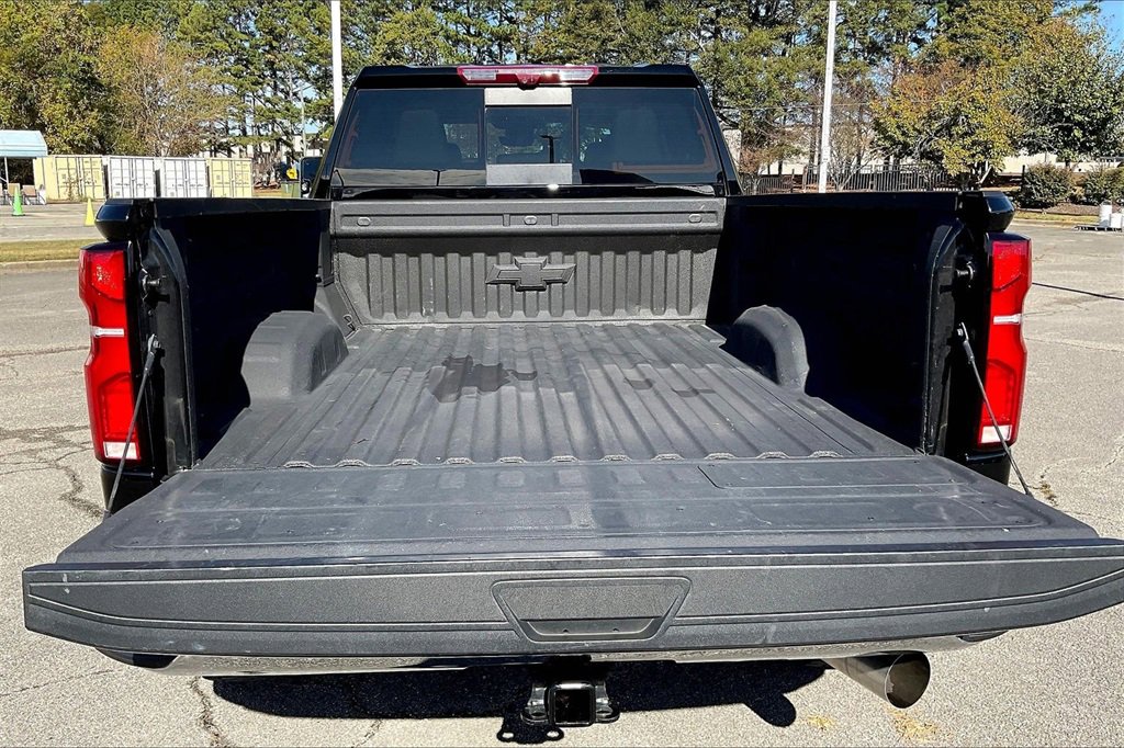 Used 2024 Chevrolet Silverado 2500 LTZ w/ LTZ Convenience Package image 18