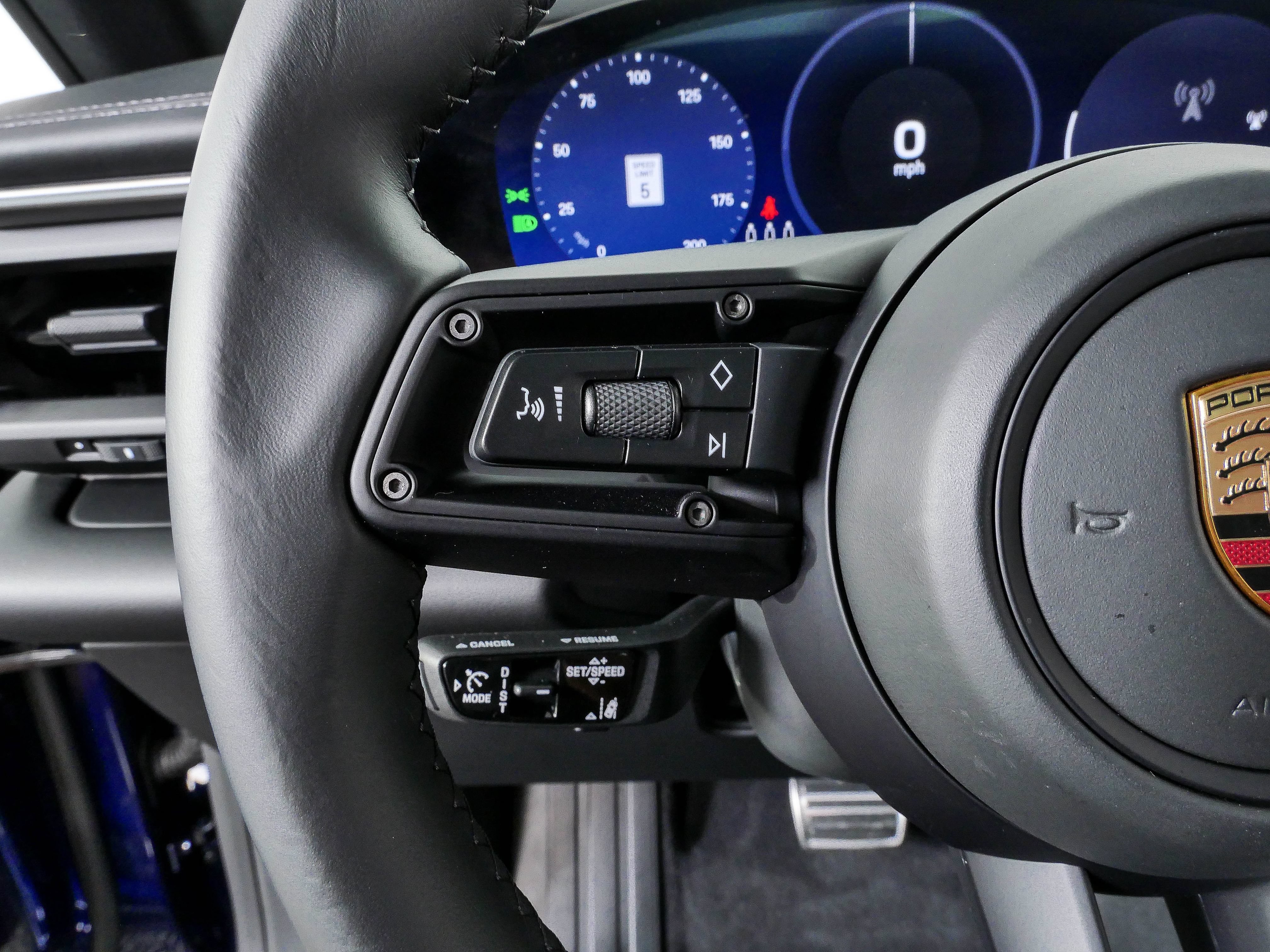 Certified 2025 Porsche Macan Electric RWD image 10