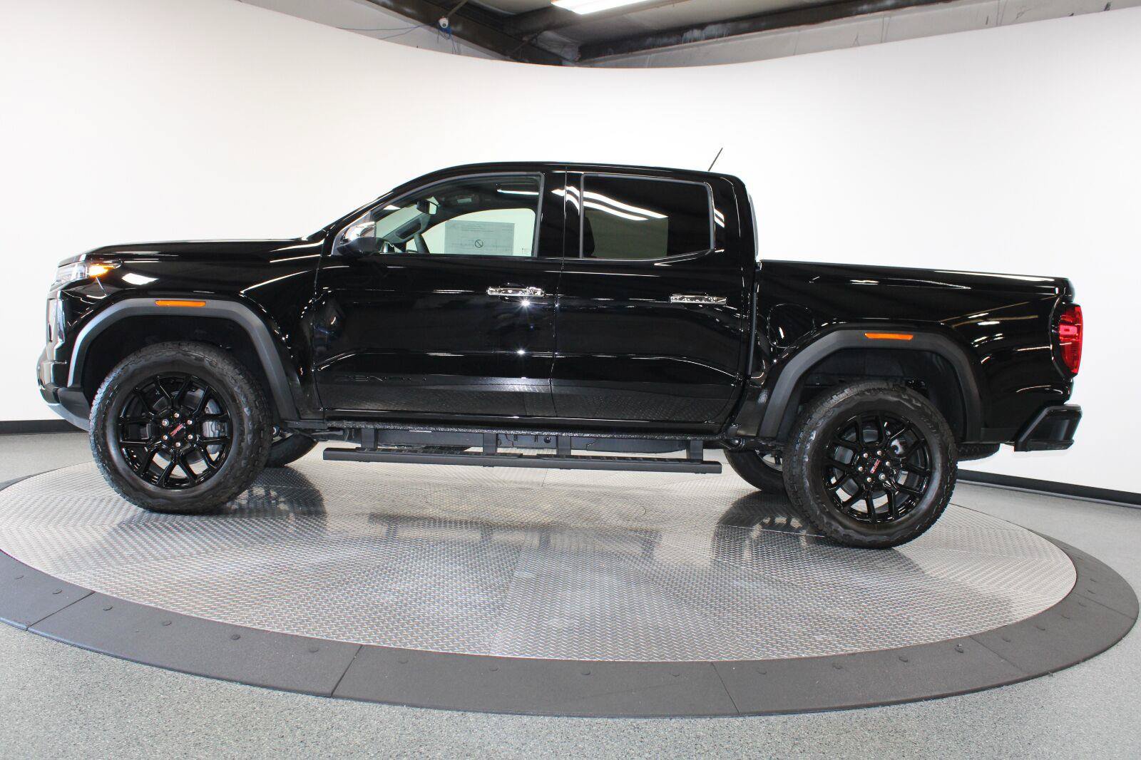 New 2026 GMC Canyon Denali w/ LPO, Denali Black Edition AWD/4WD image 6