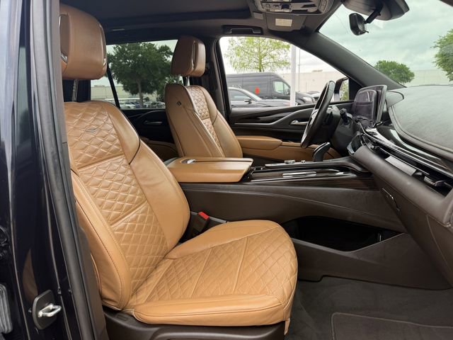 Used 2022 Cadillac Escalade Premium Luxury w/ Performance Package AWD/4WD image 31