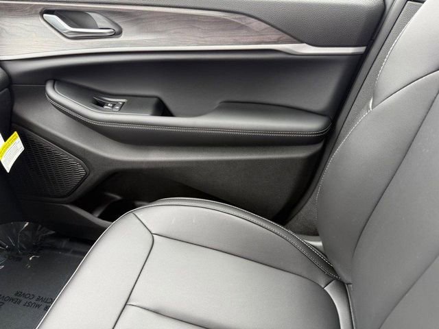 New 2025 Jeep Grand Cherokee L Limited w/ Black Appearance Package image 30