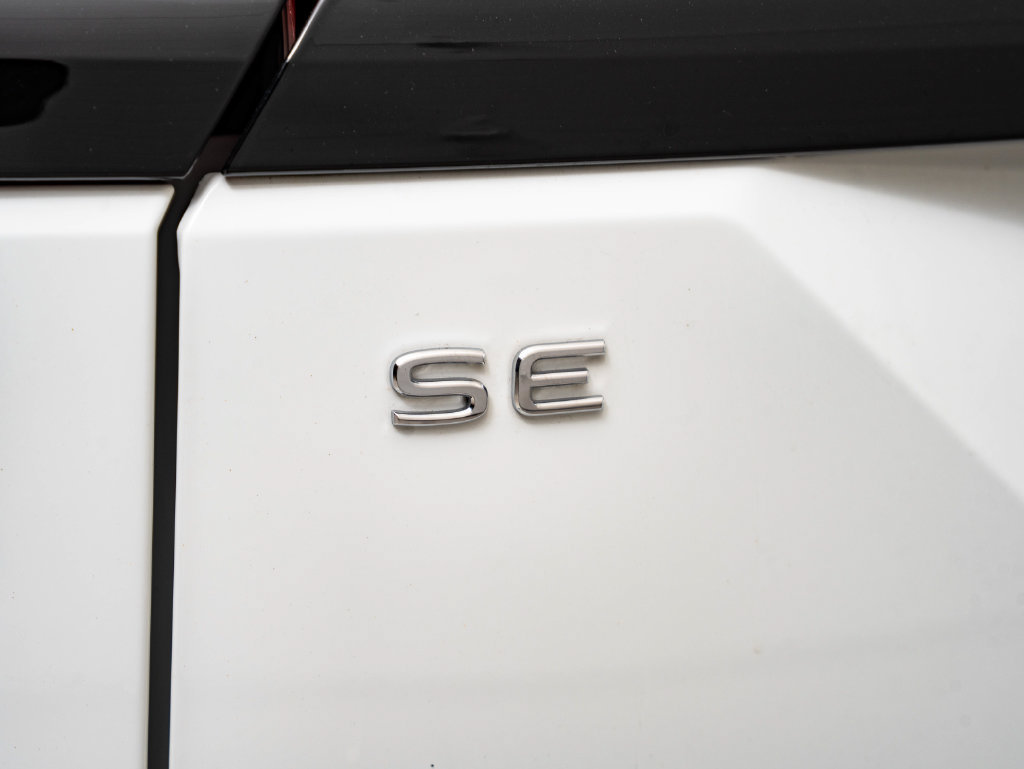 Used 2025 Volkswagen Atlas Peak Edition SE AWD/4WD image 18