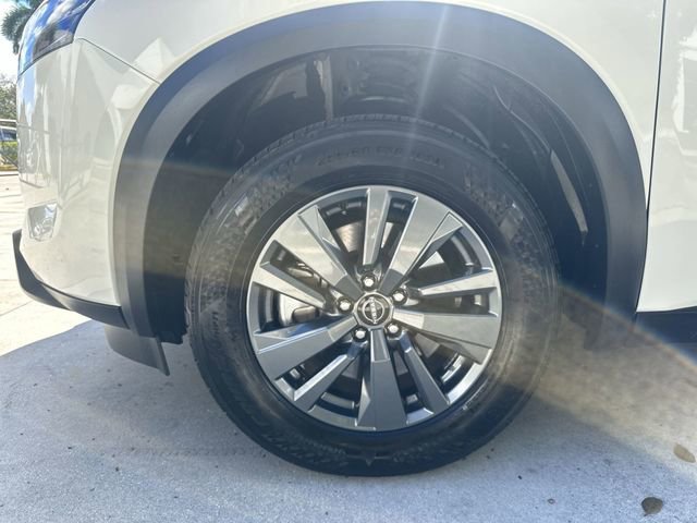 Used 2025 Nissan Pathfinder SV image 19