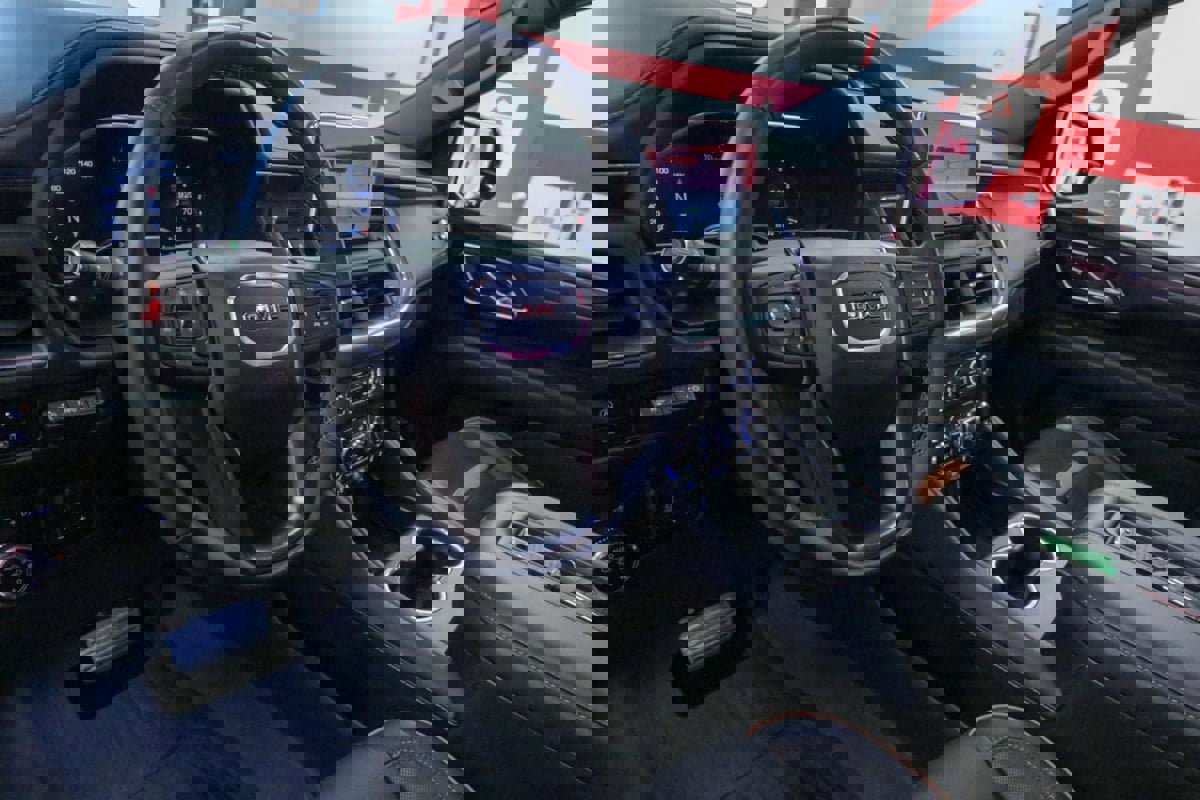 Used 2023 GMC Yukon XL AT4 w/ AT4 Premium Plus Package image 13