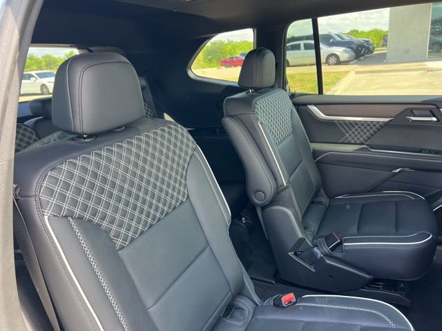 Used 2025 GMC Acadia Denali w/ Super Cruise Package image 10