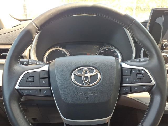 Used 2023 Toyota Highlander XLE AWD/4WD image 22