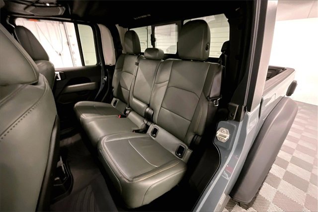 Used 2024 Jeep Gladiator Mojave w/ Technology Group image 20