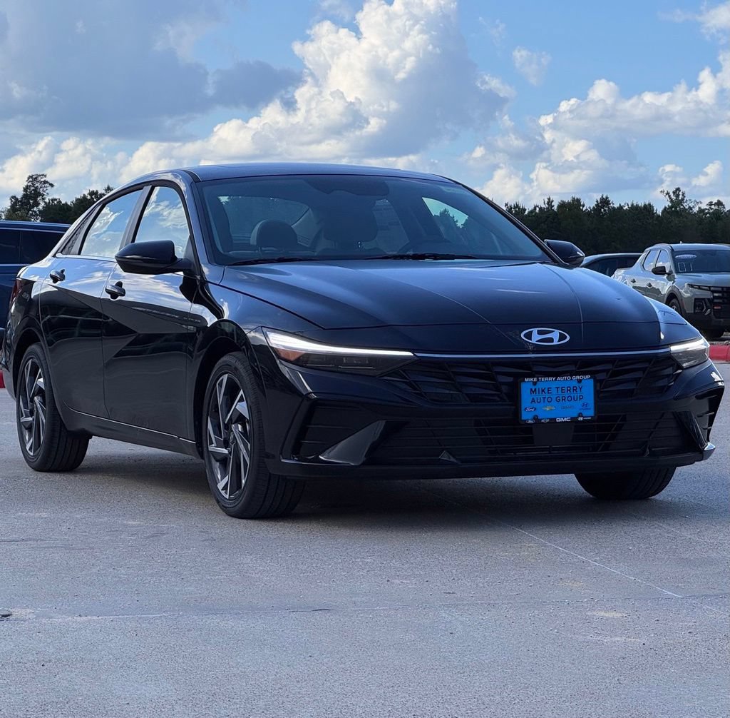 New 2026 Hyundai Elantra Limited FWD image 10