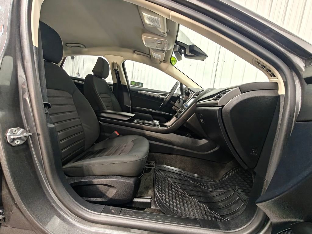 Used 2020 Ford Fusion SE image 22