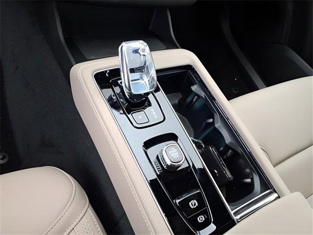 New 2026 Volvo XC90 B6 Plus w/ Protection Package Premier image 20