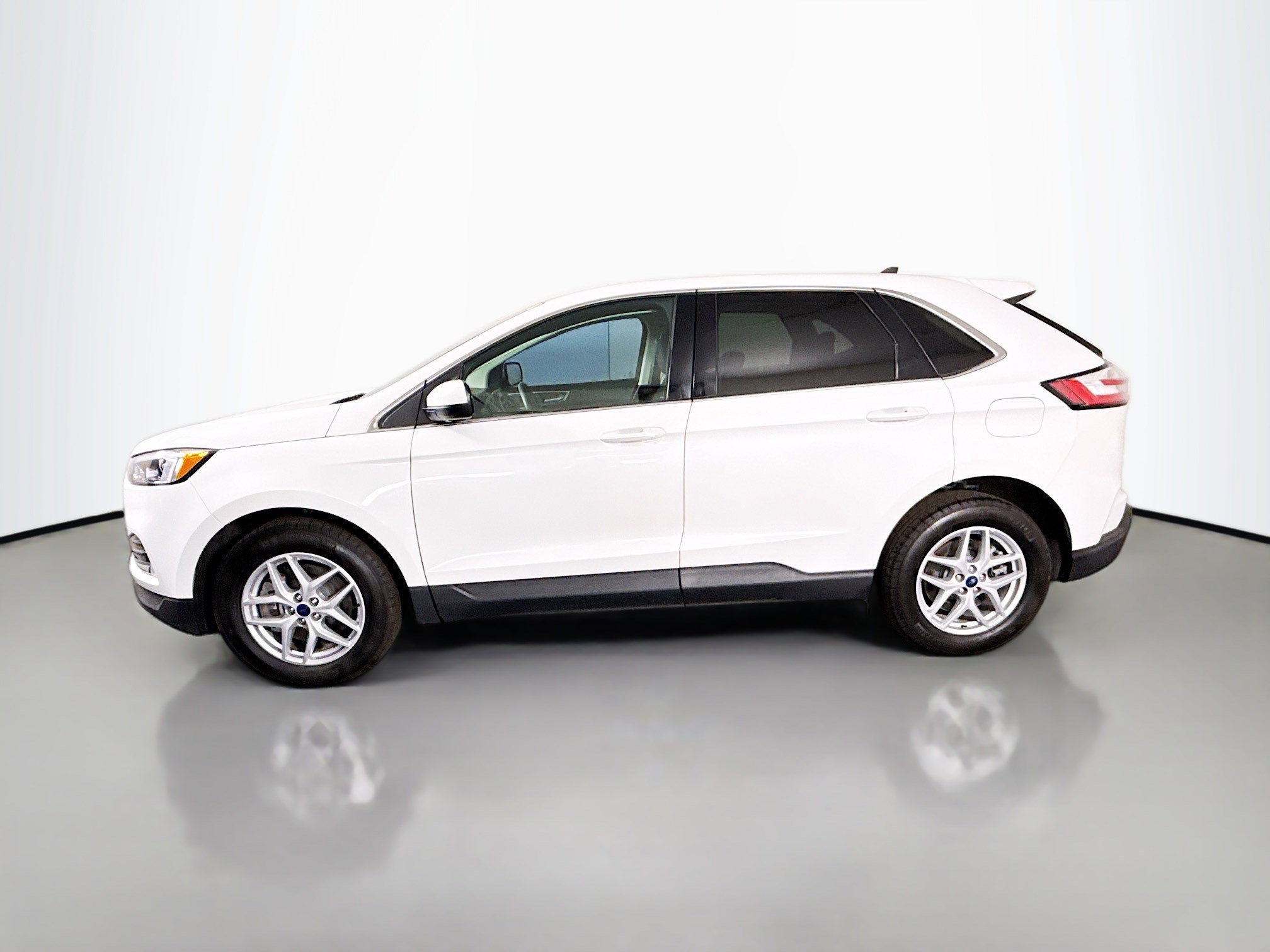 Used 2022 Ford Edge SEL w/ Convenience Package image 6