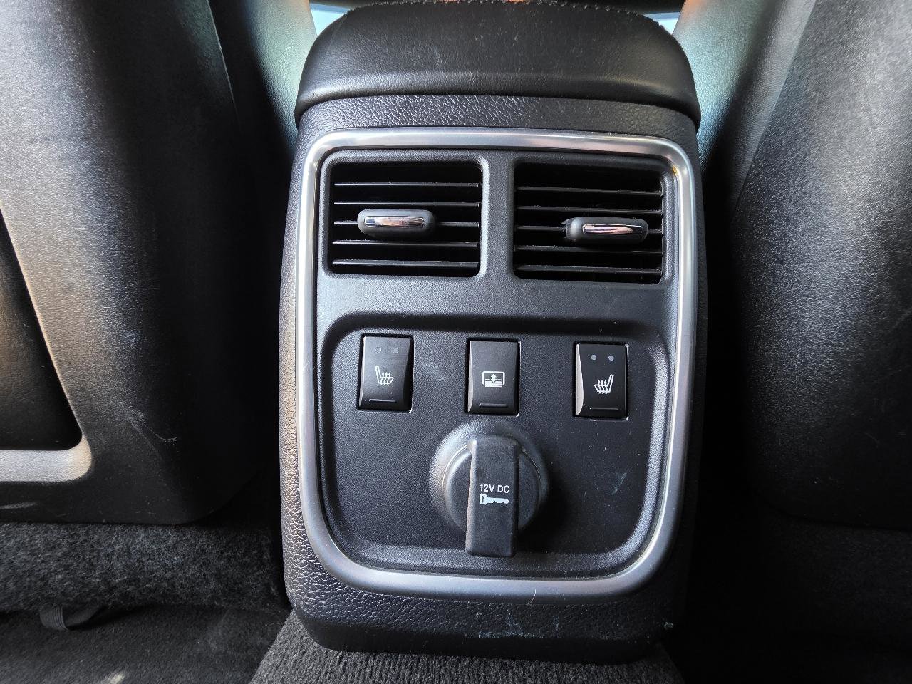 Used 2014 Chrysler 300 C AWD/4WD image 36