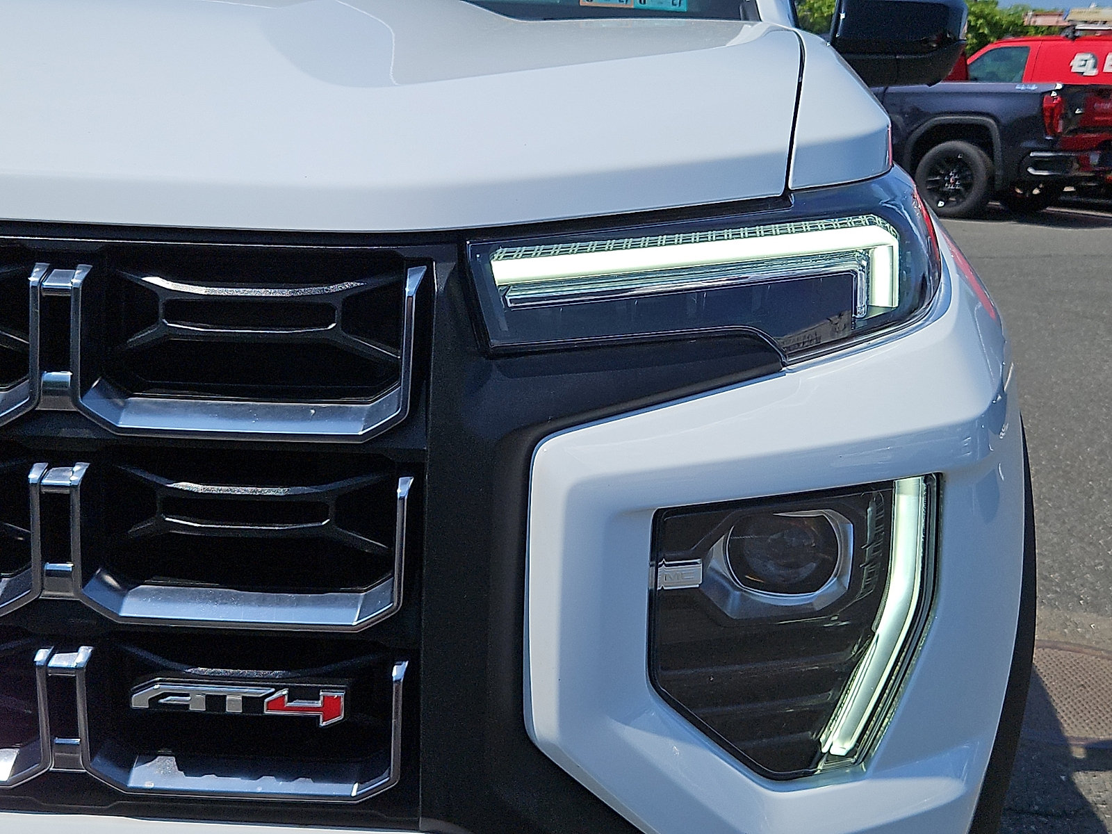 Used 2023 GMC Canyon AT4 w/ AT4 Premium Package AWD/4WD image 9
