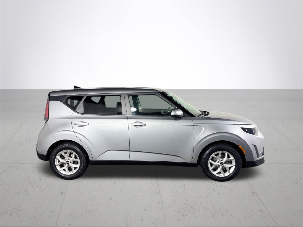 Used 2023 Kia Soul LX w/ LX Technology Package FWD image 5