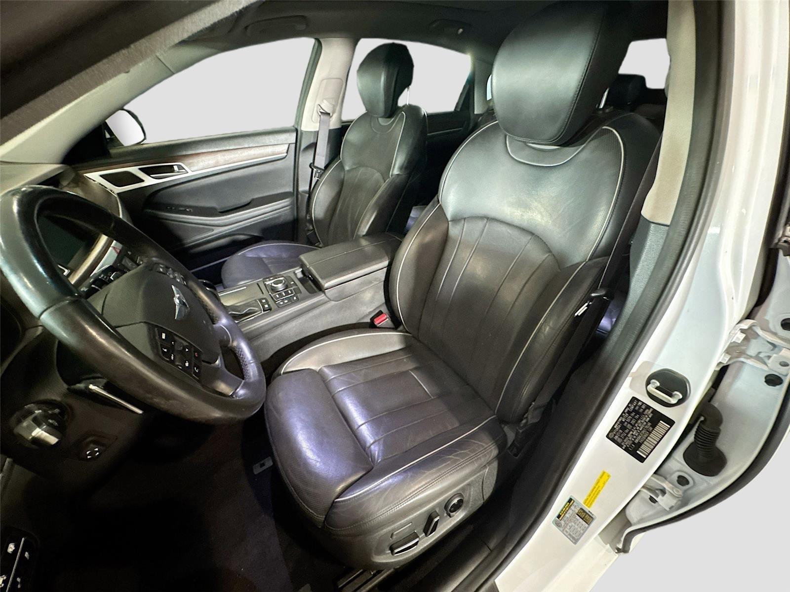 Used 2017 Genesis G80 3.8 w/ Option Group 03 image 2