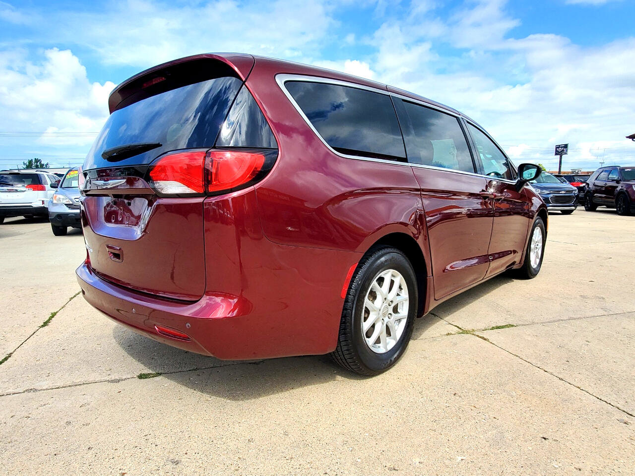 Used 2017 Chrysler Pacifica Touring image 6