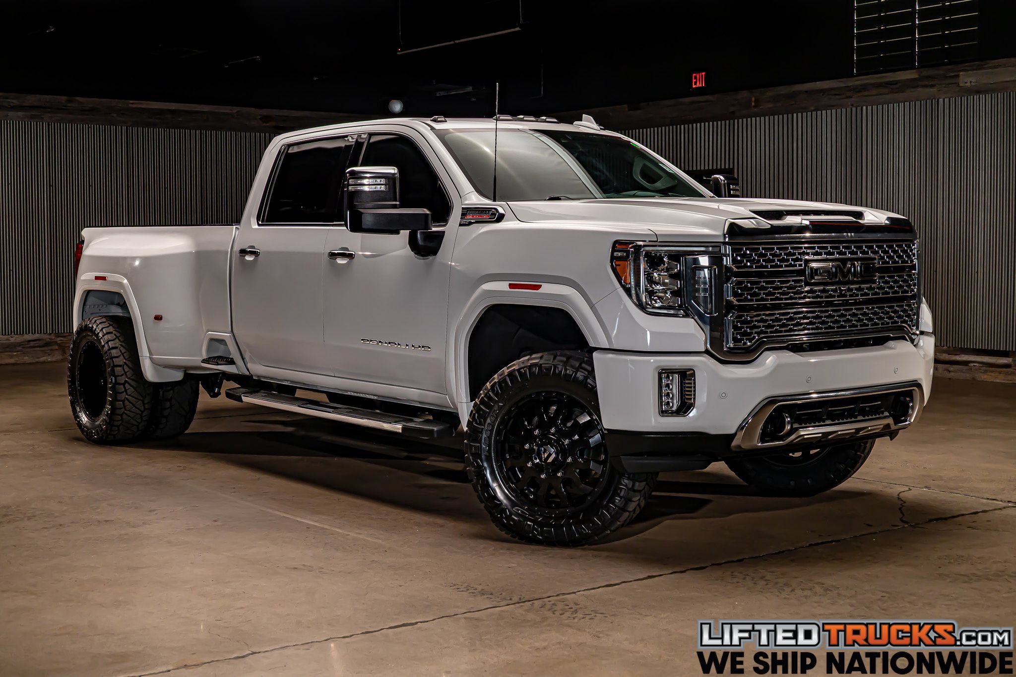 Used 2020 GMC Sierra 3500 Denali w/ Denali Ultimate Package AWD/4WD image 1