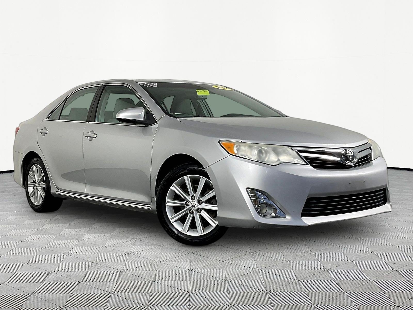 Used 2014 Toyota Camry XLE FWD image 3