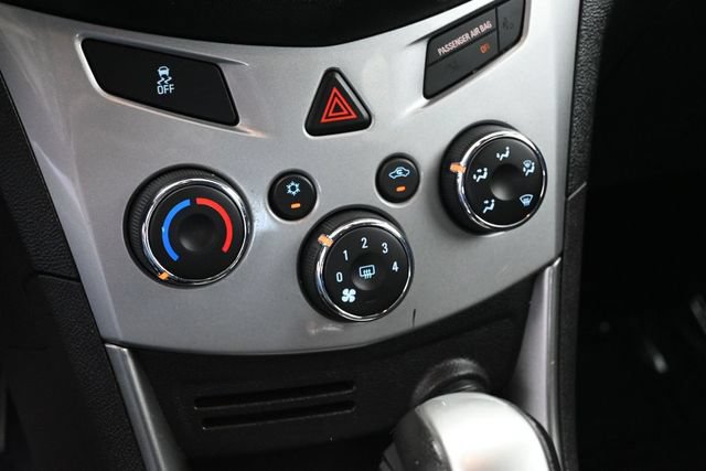 Used 2016 Chevrolet Trax LT w/ LT Sun and Sound Package FWD image 22