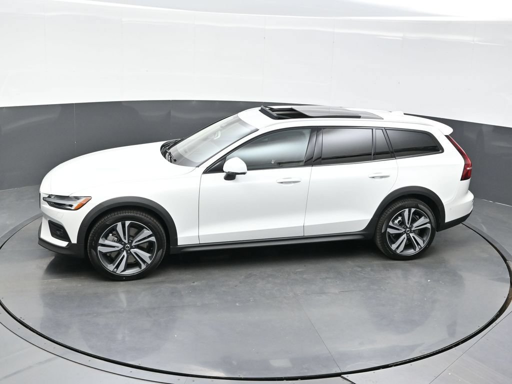 New 2026 Volvo V60 B5 Cross Country Plus w/ Protection Package Premier AWD/4WD image 31