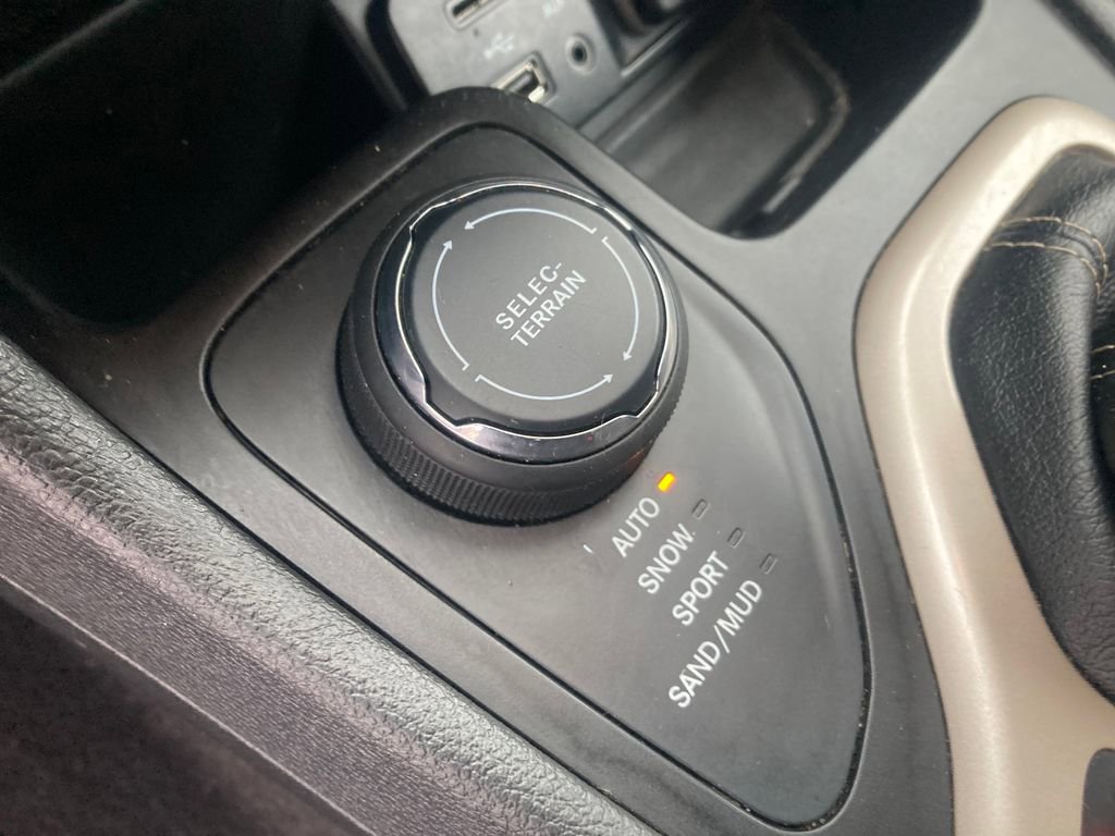 Used 2017 Jeep Cherokee Latitude image 44