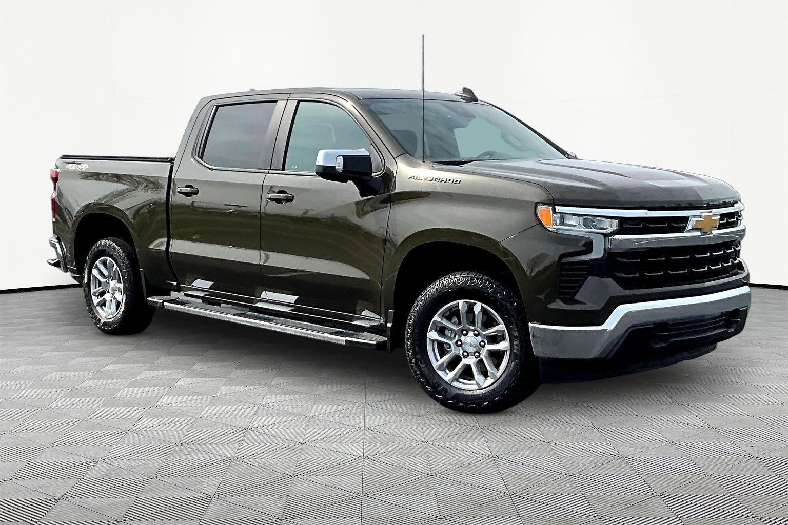 Used 2023 Chevrolet Silverado 1500 LT w/ Max Trailering Package image 3